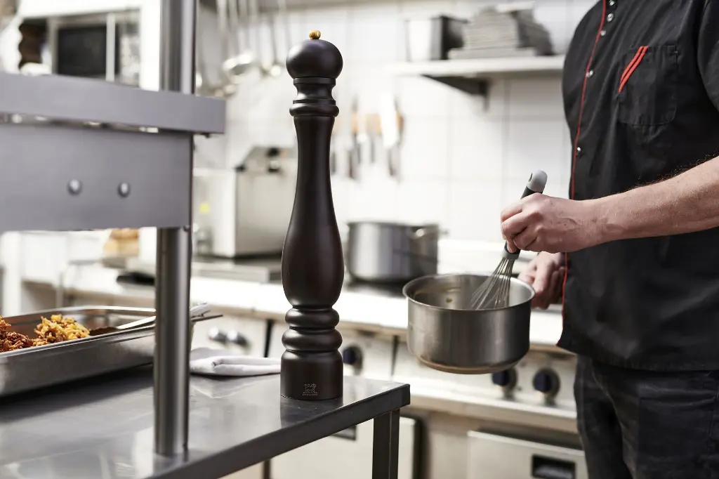 Paris chocolat 50cm 870450-1 © Eric Marin until 2027.webp